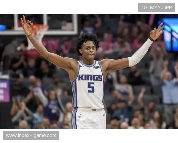 洛杉矶快船迎强敌鏖战四节鏖战激烈全队合力力求主场连胜